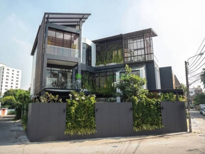 Sukhumvit 71, Bangkok, Thailand, 4 Bedrooms Bedrooms, 0 ,5 BathroomsBathrooms,House,For Sale,7783