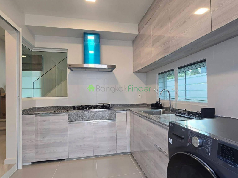 Srinakarin-Bangna, Bangkok, Thailand, 3 Bedrooms Bedrooms, 0 ,3 BathroomsBathrooms,House,For Rent,7809