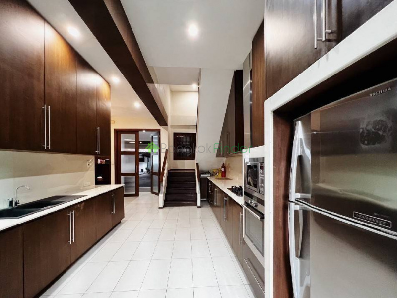 Ekkamai 10, Bangkok, Thailand, 4 Bedrooms Bedrooms, 0 ,5 BathroomsBathrooms,Town House,For Rent,7813