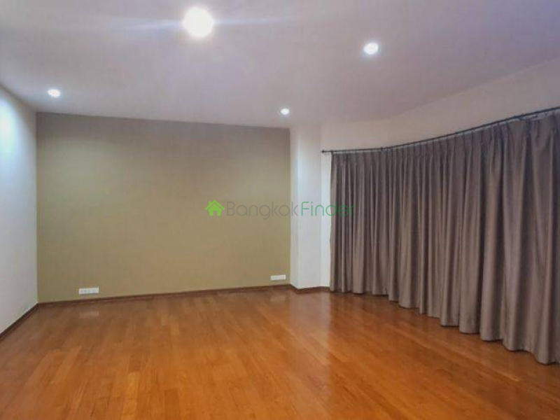 Ekkamai 10, Bangkok, Thailand, 4 Bedrooms Bedrooms, 0 ,5 BathroomsBathrooms,Town House,For Rent,7813