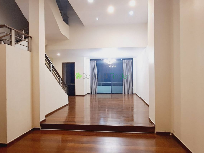 Ekkamai 10, Bangkok, Thailand, 4 Bedrooms Bedrooms, 0 ,5 BathroomsBathrooms,Town House,For Rent,7813