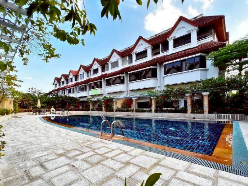 Ekkamai 10, Bangkok, Thailand, 4 Bedrooms Bedrooms, 0 ,5 BathroomsBathrooms,Town House,For Rent,7813
