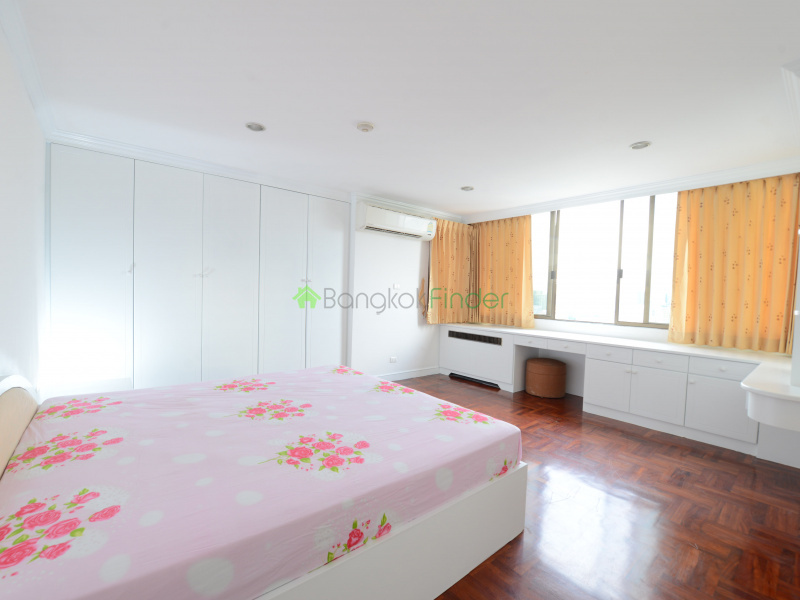 Ekkamai, Bangkok, Thailand, 3 Bedrooms Bedrooms, 0 ,3 BathroomsBathrooms,Condo,For Rent,Oriental Tower,7814