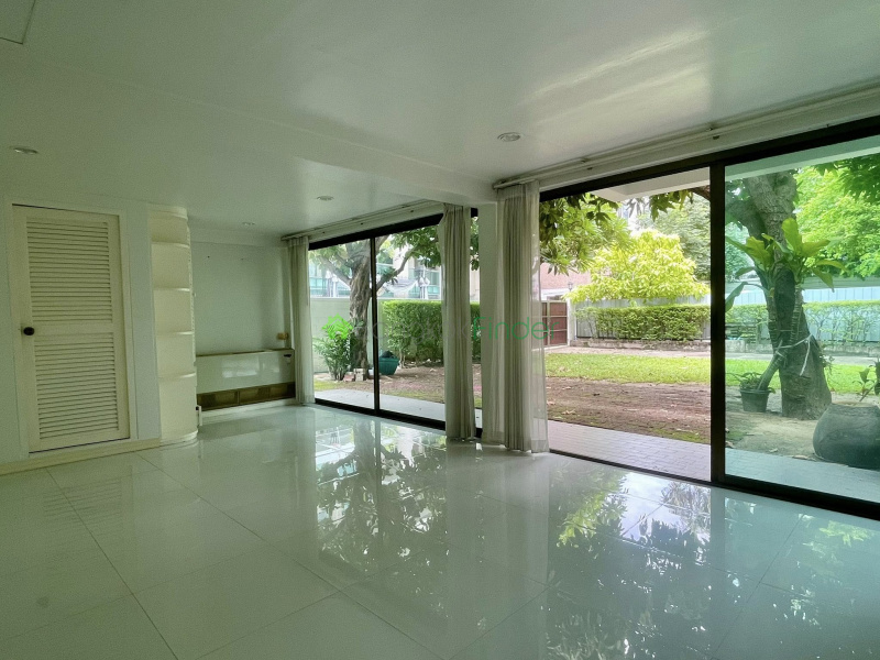 Ploenchit, Bangkok, Thailand, 2 Bedrooms Bedrooms, 0 ,4 BathroomsBathrooms,House,For Rent,7819