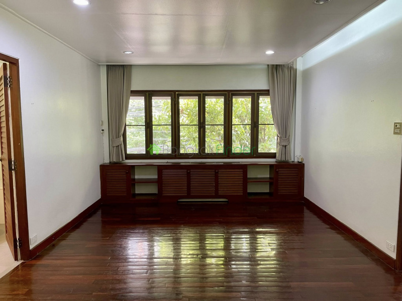 Ploenchit, Bangkok, Thailand, 2 Bedrooms Bedrooms, 0 ,4 BathroomsBathrooms,House,For Rent,7819
